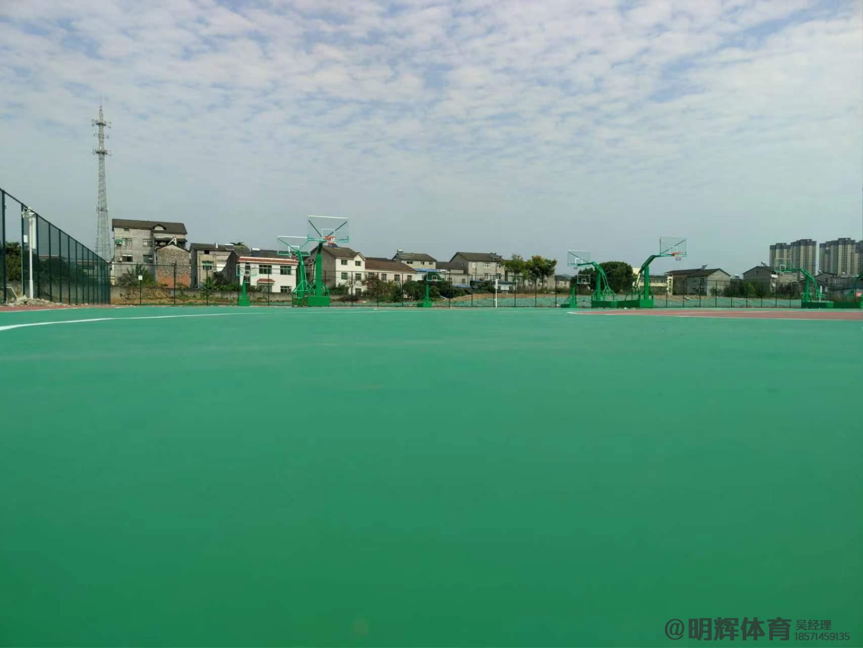 喀什硬地丙烯酸球场的优缺点